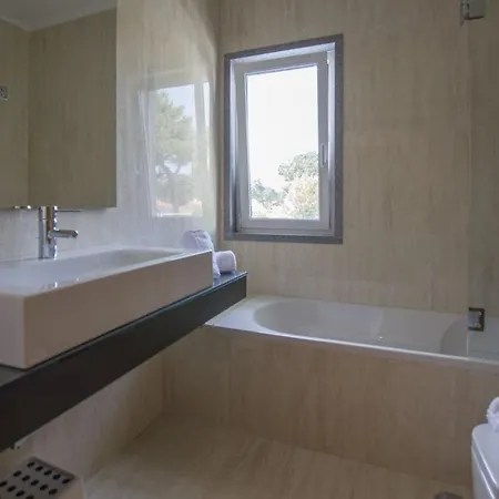 Caldas Prata - Extraordinary 5 Bedroom In Aroeira - Air Conditioning - Pool Table *