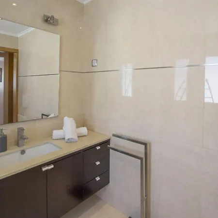 Caldas Prata - Extraordinary 5 Bedroom In Aroeira - Air Conditioning - Pool Table *